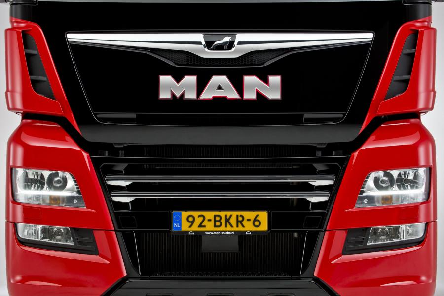 Детали экстерьера MAN TGX 20.500 XXL Lion500Edition 2018 года  (NL) (фото 3 из 10)